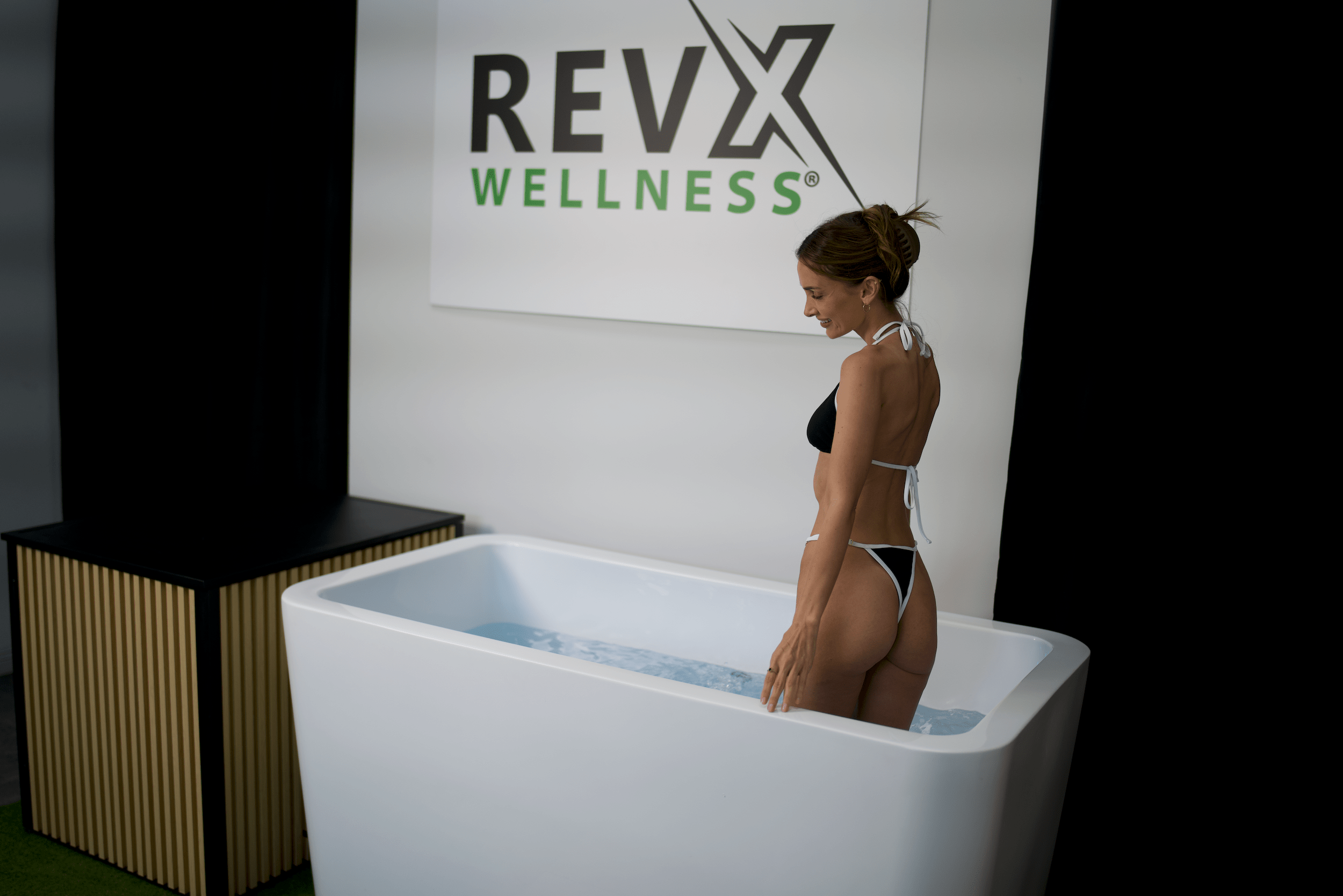 RevX Acrylic X Tub Cold Plunge + LUX Chiller System