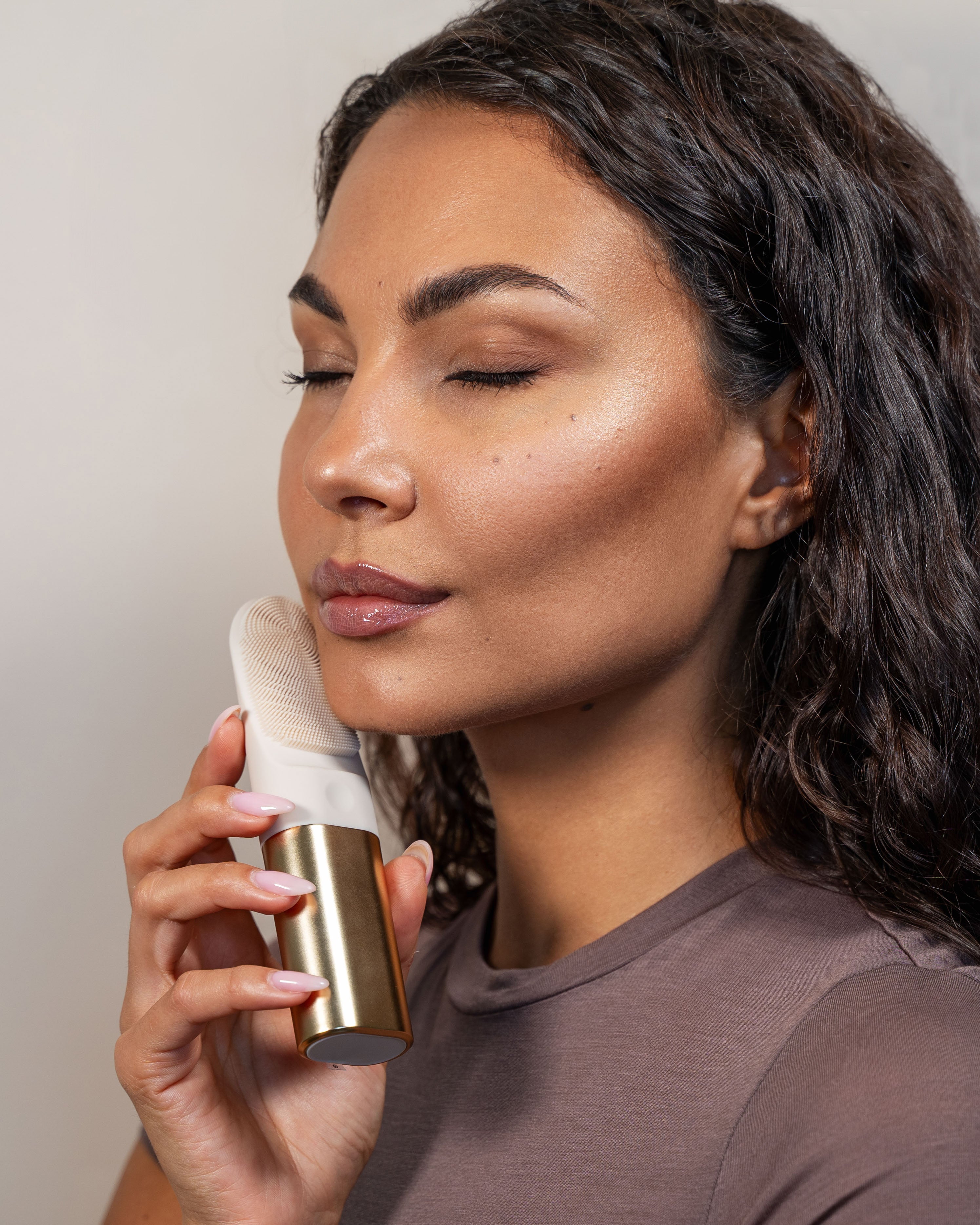 Blyss Maia – Sonic Facial Cleansing Brush & Eye Massager with HeatIng